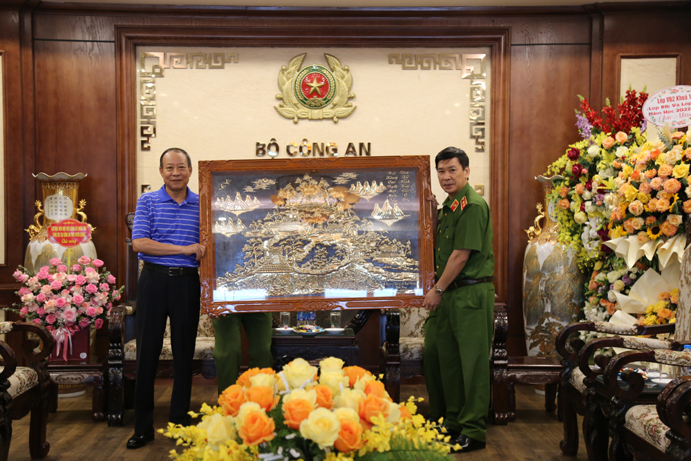 Nguyên Thứ trưởng Lê Quý Vương thăm và chúc mừng Học viện nhân kỷ niệm 55 năm Ngày thành lập Học viện